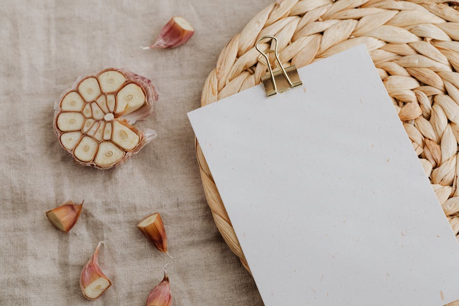 10 Benefits of Eating Garlic On Empty Stomach