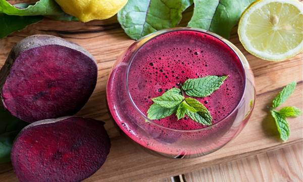 What is the best natural juice for the treatment of anaemia?